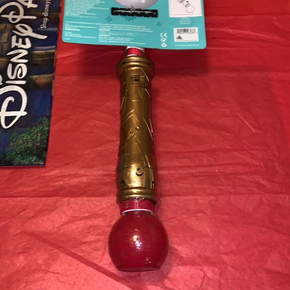 DISNEY PARKS EXCLUSIVE HOLIDAY SANTA MICKEY MOUSE LIGHT UP SNOW WAND - Picture 7 of 9